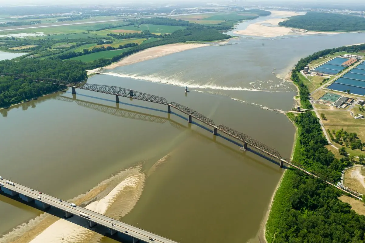 Aerial view of the historic Chain of Rocks Bridge over the Mississippi River near Pontoon Beach, Illinois, USA.