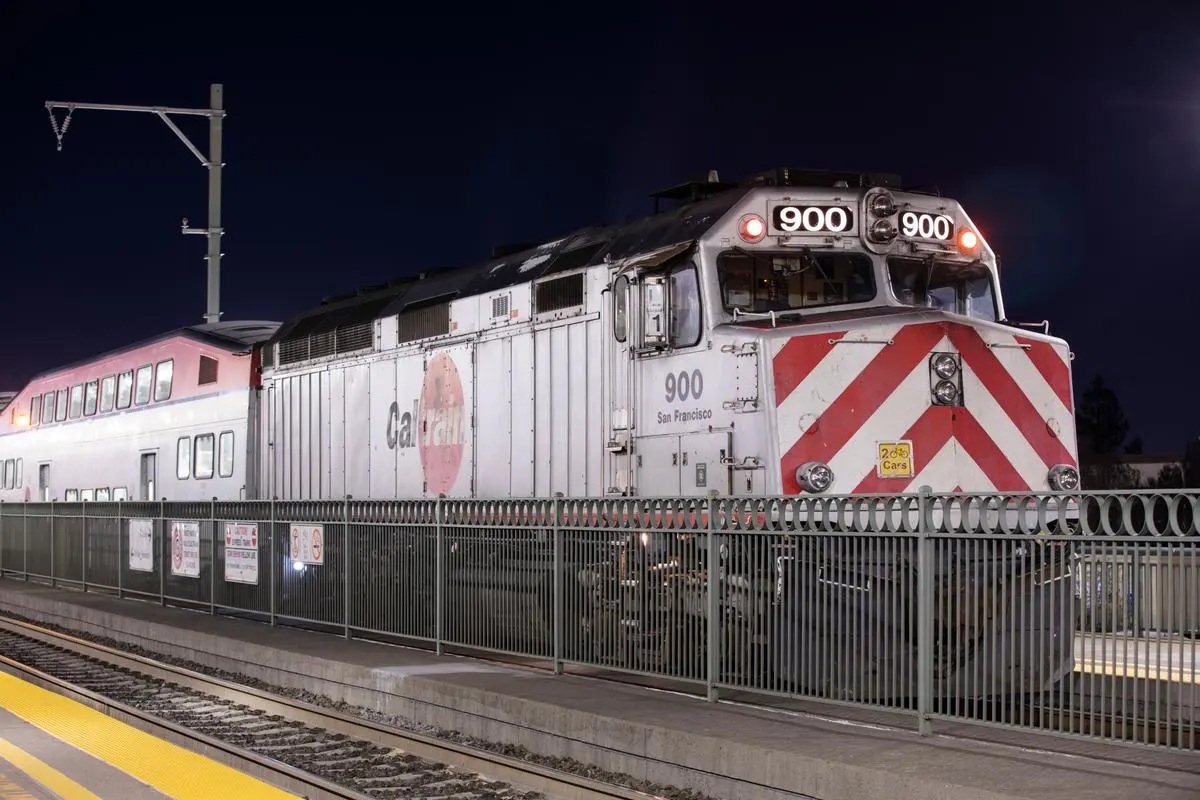 Northbound Caltrain commuter rail pulling into San Carlos station in San Carlos, California